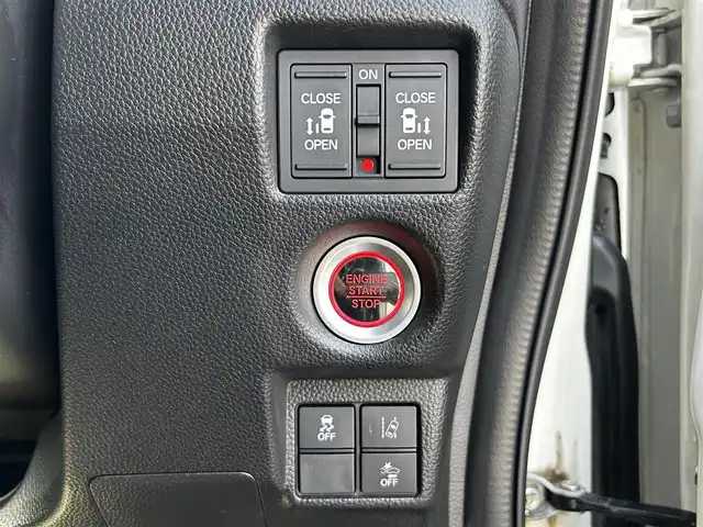ホンダ Ｎ ＢＯＸ カスタム G L ターボ ホンダセンシング 福島県 2017(平29)年 4.2万km プレミアムホワイトパールⅡ ホンダセンシング/衝突軽減ブレーキ〈CMBS〉/誤発進抑制機能/後方誤発進抑制機能/歩行者事故低減ステアリング/路外逸脱抑制機能/アダプティブクルーズコントロール〈ACC〉/車線維持支援システム〈LKAS〉/オートハイビーム/先行車発進お知らせ機能/標識認識機能/社外ナビゲーション/型番：MDV-Z704/【CD/DVD/SD/BT/TV】/バックカメラ/ドライブレコーダー/ビルトインETC/両側電動スライドドア/パドルシフト/ステアリングリモコン/LEDオートライト/LEDフォグランプ/リアドアサンシェード/ドアバイザー