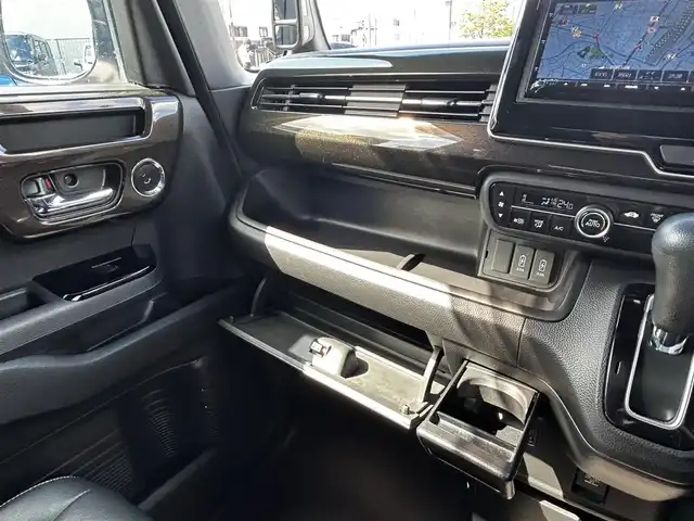 ホンダ Ｎ ＢＯＸ カスタム G L ターボ ホンダセンシング 福島県 2017(平29)年 4.2万km プレミアムホワイトパールⅡ ホンダセンシング/衝突軽減ブレーキ〈CMBS〉/誤発進抑制機能/後方誤発進抑制機能/歩行者事故低減ステアリング/路外逸脱抑制機能/アダプティブクルーズコントロール〈ACC〉/車線維持支援システム〈LKAS〉/オートハイビーム/先行車発進お知らせ機能/標識認識機能/社外ナビゲーション/型番：MDV-Z704/【CD/DVD/SD/BT/TV】/バックカメラ/ドライブレコーダー/ビルトインETC/両側電動スライドドア/パドルシフト/ステアリングリモコン/LEDオートライト/LEDフォグランプ/リアドアサンシェード/ドアバイザー
