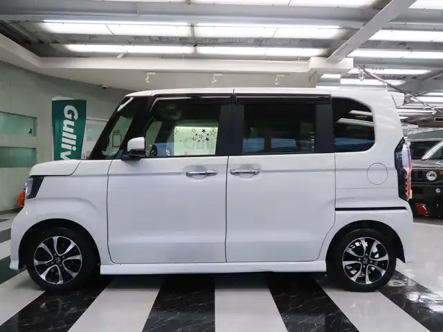 ホンダ Ｎ ＢＯＸ カスタム G L ホンダセンシング 千葉県 2018(平30)年 1.8万km プラチナホワイトパール 純正ナビ/・AM/FM/CD/DVD/Bluetooth/AUX/フルセグTV/バックカメラ /純正フロアマット/純正ドアバイザー/純正15インチAW/ビルトインETC/スマートキー×2本/レーダークルーズコントロール/レーンキープアシスト/衝突軽減ブレーキ/LEDヘッドライト/オートライト/パワースライドドア/取扱説明書/保証書