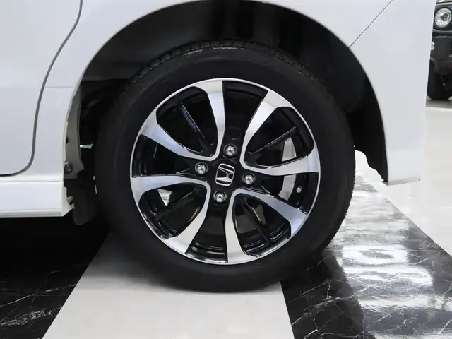 ホンダ Ｎ ＢＯＸ カスタム G L ホンダセンシング 千葉県 2018(平30)年 1.8万km プラチナホワイトパール 純正ナビ/・AM/FM/CD/DVD/Bluetooth/AUX/フルセグTV/バックカメラ /純正フロアマット/純正ドアバイザー/純正15インチAW/ビルトインETC/スマートキー×2本/レーダークルーズコントロール/レーンキープアシスト/衝突軽減ブレーキ/LEDヘッドライト/オートライト/パワースライドドア/取扱説明書/保証書