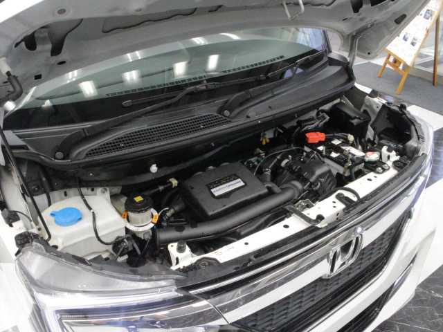 ホンダ Ｎ ＢＯＸ カスタム G L ホンダセンシング 千葉県 2018(平30)年 1.8万km プラチナホワイトパール 純正ナビ/・AM/FM/CD/DVD/Bluetooth/AUX/フルセグTV/バックカメラ /純正フロアマット/純正ドアバイザー/純正15インチAW/ビルトインETC/スマートキー×2本/レーダークルーズコントロール/レーンキープアシスト/衝突軽減ブレーキ/LEDヘッドライト/オートライト/パワースライドドア/取扱説明書/保証書