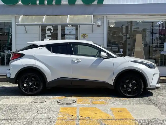 トヨタ Ｃ－ＨＲ G－T モード ネロ セーフティプラス 神奈川県 2022(令4)年 0.5万km プラチナホワイトパールマイカ ワンオーナー/純正メモリナビ/　（Bluetoorh・USB・Miracast）/ハーフレザーシート/前席シートヒーター/トヨタセーフティセンス/レーダークルーズコントロール/全方位モニター/ブラインドスポットモニター/ビルトインETC/LEDヘッドライト/LEDフォグライト/スマートキー×2/保証書/取扱説明書