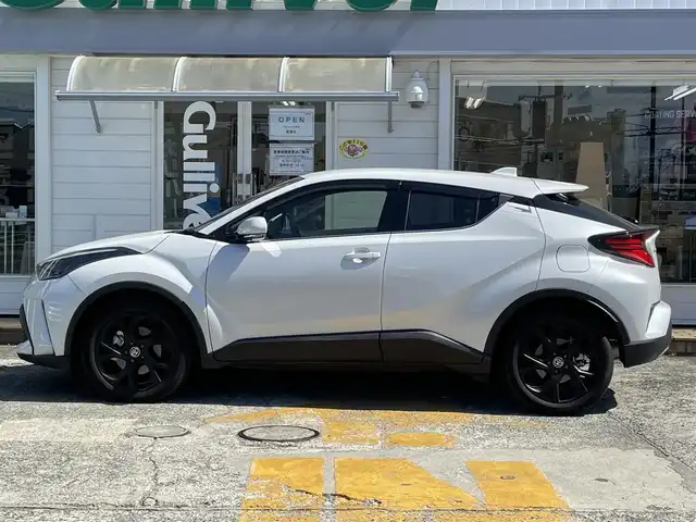 トヨタ Ｃ－ＨＲ G－T モード ネロ セーフティプラス 神奈川県 2022(令4)年 0.5万km プラチナホワイトパールマイカ ワンオーナー/純正メモリナビ/　（Bluetoorh・USB・Miracast）/ハーフレザーシート/前席シートヒーター/トヨタセーフティセンス/レーダークルーズコントロール/全方位モニター/ブラインドスポットモニター/ビルトインETC/LEDヘッドライト/LEDフォグライト/スマートキー×2/保証書/取扱説明書