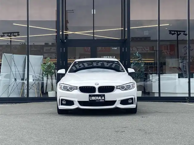 ＢＭＷ ４２０ｉ グランクーペ Mスポーツ 福岡県 2017(平29)年 8.2万km アルピンホワイトⅢ ACC/純正ナビ/バックカメラ/前席パワーシート/ブラインドスポット/ミラー型ETC/パドルシフト/オートライト/ドラレコ/保証書/取説/スペアキー