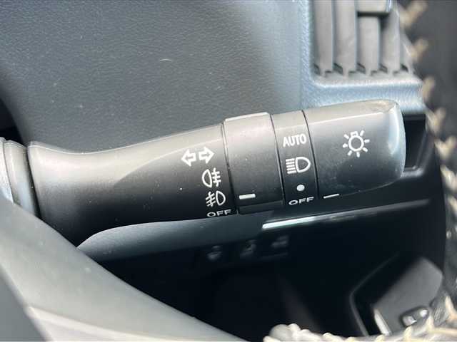 トヨタ プリウス α S ツーリングセレ GRスポーツ 富山県 2019(令1)年 3.6万km ホワイトパールクリスタルシャイン 純正SDナビ（型式：NSCN-W68）/フルセグ/バックカメラ/LEDヘッドライト/スマートキー/純正アルミ/電動格納ミラー/ウィンカーミラー/ビルトインETC/プッシュスタート/ステアリングスイッチ