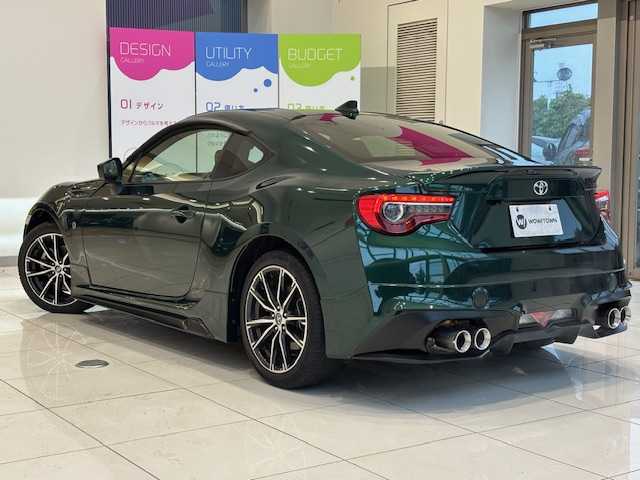 トヨタ ８６ GT ブリティッシュグリーンリミテッド 埼玉県 2019(令1)年 1.3万km Ｄグリーン 特別限定車/TRDエアロパーツ/純正SDナビ/　　CD/DVD/BT/フルセグ/バックカメラ/クルーズコントロール/LEDオートライト/ハーフレザーシート/シートヒーター/純正17インチアルミホイール　/ステアリングスイッチ/USBポート/スマートキー/ETC2.0/禁煙車