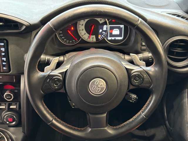 トヨタ ８６ GT ブリティッシュグリーンリミテッド 埼玉県 2019(令1)年 1.3万km Ｄグリーン 特別限定車/TRDエアロパーツ/純正SDナビ/　　CD/DVD/BT/フルセグ/バックカメラ/クルーズコントロール/LEDオートライト/ハーフレザーシート/シートヒーター/純正17インチアルミホイール　/ステアリングスイッチ/USBポート/スマートキー/ETC2.0/禁煙車