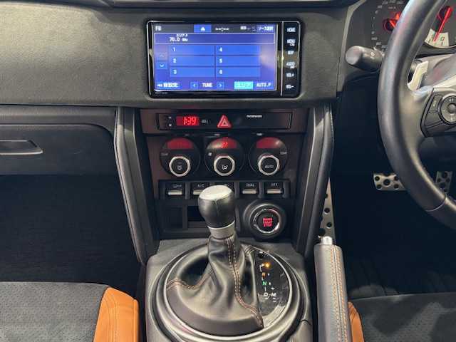 トヨタ ８６ GT ブリティッシュグリーンリミテッド 埼玉県 2019(令1)年 1.3万km Ｄグリーン 特別限定車/TRDエアロパーツ/純正SDナビ/　　CD/DVD/BT/フルセグ/バックカメラ/クルーズコントロール/LEDオートライト/ハーフレザーシート/シートヒーター/純正17インチアルミホイール　/ステアリングスイッチ/USBポート/スマートキー/ETC2.0/禁煙車