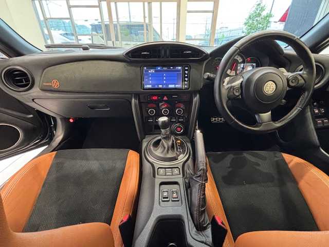 トヨタ ８６ GT ブリティッシュグリーンリミテッド 埼玉県 2019(令1)年 1.3万km Ｄグリーン 特別限定車/TRDエアロパーツ/純正SDナビ/　　CD/DVD/BT/フルセグ/バックカメラ/クルーズコントロール/LEDオートライト/ハーフレザーシート/シートヒーター/純正17インチアルミホイール　/ステアリングスイッチ/USBポート/スマートキー/ETC2.0/禁煙車