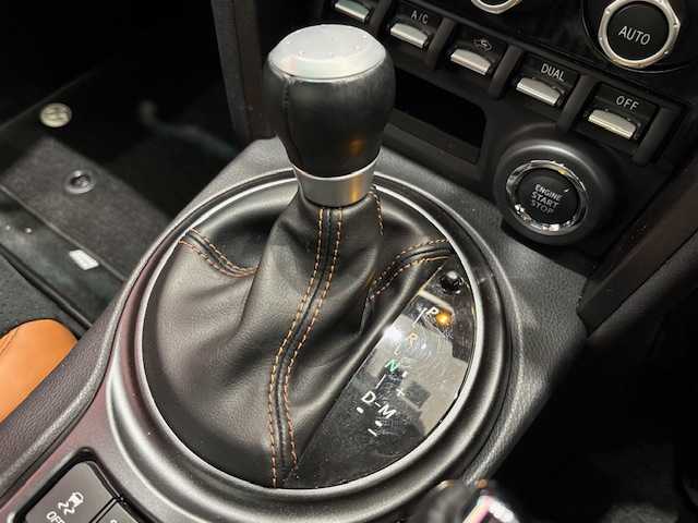 トヨタ ８６ GT ブリティッシュグリーンリミテッド 埼玉県 2019(令1)年 1.3万km Ｄグリーン 特別限定車/TRDエアロパーツ/純正SDナビ/　　CD/DVD/BT/フルセグ/バックカメラ/クルーズコントロール/LEDオートライト/ハーフレザーシート/シートヒーター/純正17インチアルミホイール　/ステアリングスイッチ/USBポート/スマートキー/ETC2.0/禁煙車