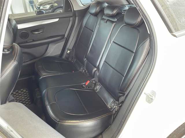ＢＭＷ ２１８ｉ アクティブツアラー 愛媛県 2015(平27)年 7.7万km 白 純正ナビ/・CD/DVD再生/・Bluetooth接続/・HDDミュージックサーバー/・AM/FM/バックカメラ/ETC/インテリジェントセーフティ/・衝突被害軽減システム/・歩行者警告/・車線逸脱警告/・横滑り防止装置/前方ドライブレコーダー/革調シートカバー/純正16インチアルミホイール/スマートキー/プッシュスタート