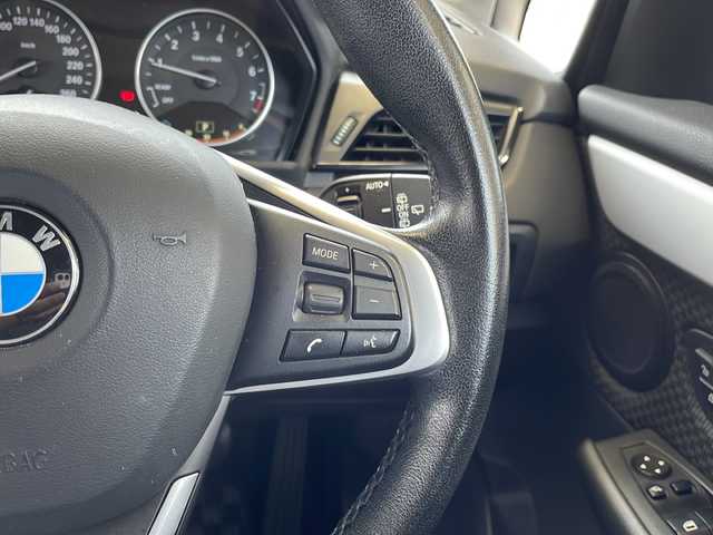 ＢＭＷ ２１８ｉ アクティブツアラー 愛媛県 2015(平27)年 7.7万km 白 純正ナビ/・CD/DVD再生/・Bluetooth接続/・HDDミュージックサーバー/・AM/FM/バックカメラ/ETC/インテリジェントセーフティ/・衝突被害軽減システム/・歩行者警告/・車線逸脱警告/・横滑り防止装置/前方ドライブレコーダー/革調シートカバー/純正16インチアルミホイール/スマートキー/プッシュスタート