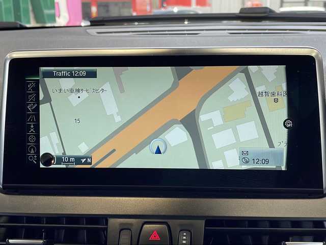 ＢＭＷ ２１８ｉ アクティブツアラー 愛媛県 2015(平27)年 7.7万km 白 純正ナビ/・CD/DVD再生/・Bluetooth接続/・HDDミュージックサーバー/・AM/FM/バックカメラ/ETC/インテリジェントセーフティ/・衝突被害軽減システム/・歩行者警告/・車線逸脱警告/・横滑り防止装置/前方ドライブレコーダー/革調シートカバー/純正16インチアルミホイール/スマートキー/プッシュスタート