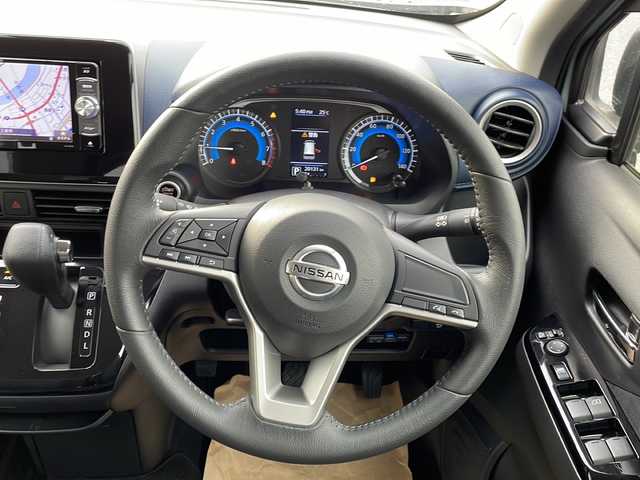 日産 デイズ ハイウェイスターX 新潟県 2019(令1)年 2.1万km アッシュブラウン/ソーダブルー 純正ナビ/（DTV/DVD/Bluetooth）/衝突軽減/レーンキープ/全周囲カメラ/クリアランスソナー/プッシュスタート/アイドリングストップ/フロアマット/LEDヘッドライト/フォグランプ/ウィンカーミラー/電格ミラー/ドアバイザー