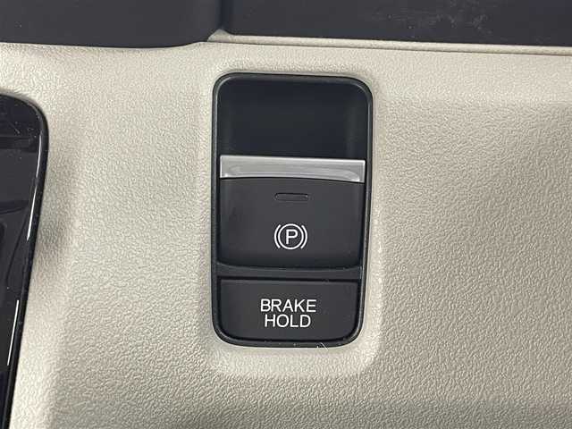 ホンダ Ｎ ＢＯＸ 富山県 2025(令7)年 0.2万km プラチナホワイトパール 純正8型ナビ（AM/FM/BT/USB/フルセグ）/バックカメラ/ETC/片側パワースライドドア/シートヒーター/衝突被害軽減システム/レーダークルーズコントロール/レーンキープアシスト/コーナーセンサー/横滑り防止装置/オートLEDライト/純正フロアマット/オートホールド付電子パーキング/ステアリングスイッチ/スマートキー/スペアキー