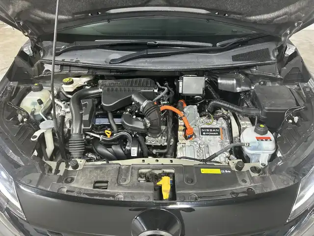 日産 オーラ G 神奈川県 2021(令3)年 2.7万km ダークメタルグレー 純正9インチワイドコネクトナビ/BT&USB&HDMI&Apple Car Play Android Auto フルセグTV/インテリジェントアラウンドビューモニター/BOSEパーソナルプラスサウンドシステム/プロパイロット/インテリジェントクルーズコントロール/インテリジェントエマージェンシーブレーキ/踏み間違い衝突防止アシスト/標識検知機能/前方衝突予測警報/車線逸脱警報/ふらつき警報/車線逸脱防止支援システム/エマージェンシーストップシグナル/後側方衝突防止支援システム/後側方車両検知警報/後退時車両検知機能/電動パーキングブレーキ/ブレーキオートホールド/デジタルインナーミラー/ワイヤレス充電器/純正ドライブレコーダー/純正ビルトインETC2.0/ハーフレザーシート/LEDヘッドライト/オートマチックハイビーム/LEDヘッドライト