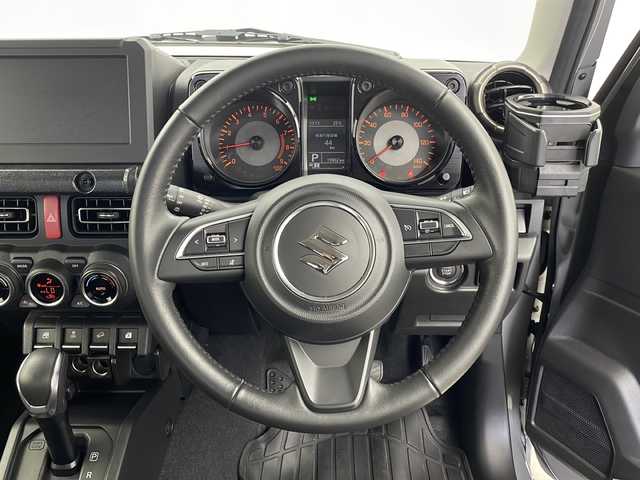 スズキ ジムニー XC 栃木県 2024(令6)年 1.6万km ミディアムグレー ワンオーナー /スズキセーフティサポート/クルーズコントロール/車線逸脱警報/誤発進抑制機能/コーナーセンサー/ダウンヒルアシスト/ヘッドライトウォッシャー/ＬＥＤヘッドライト/フロアマット