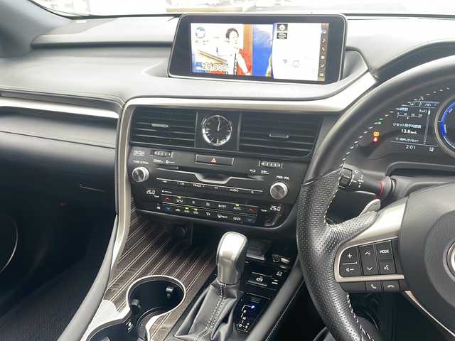 レクサス ＲＸ 450h Fスポーツ 福島県 2016(平28)年 7.2万km ホワイトノーヴァガラスフレーク レクサスセーフティセンス/・プリクラッシュセーフティ/・レーダークルーズコントロール/・車線逸脱警報装置/・アダプティブハイビーム/・コーナーセンサー/・BSM/純正ナビ/・フルセグTV/CD/DVD/BT/AUX/USB/FM/AM/・バックカメラ/・アラウンドビューモニター/ビルトインETC2.0/前後ドラレコ/・型番：ZDR048/レザーシート/・D+N席パワーシート/・シートヒーター/・エアシート/・メモリーシート/革張りステアリング/・ステアリングスイッチ/・パドルシフト/・ステアリングヒーター/サンルーフ/電動リアゲート/ヘッドアップディスプレイ/電子パーキング/・オートブレーキホールド/電動格納ミラー/・ウィンカーミラー/・オートミラー/プッシュスタート/・スマートキー/・スペアキー1本/LEDヘッドライト/・フォグランプ/・オートライト/純正フロアマット/ルーフレール