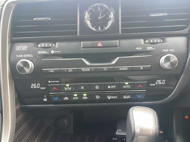 レクサス ＲＸ 450h Fスポーツ 福島県 2016(平28)年 7.2万km ホワイトノーヴァガラスフレーク レクサスセーフティセンス/・プリクラッシュセーフティ/・レーダークルーズコントロール/・車線逸脱警報装置/・アダプティブハイビーム/・コーナーセンサー/・BSM/純正ナビ/・フルセグTV/CD/DVD/BT/AUX/USB/FM/AM/・バックカメラ/・アラウンドビューモニター/ビルトインETC2.0/前後ドラレコ/・型番：ZDR048/レザーシート/・D+N席パワーシート/・シートヒーター/・エアシート/・メモリーシート/革張りステアリング/・ステアリングスイッチ/・パドルシフト/・ステアリングヒーター/サンルーフ/電動リアゲート/ヘッドアップディスプレイ/電子パーキング/・オートブレーキホールド/電動格納ミラー/・ウィンカーミラー/・オートミラー/プッシュスタート/・スマートキー/・スペアキー1本/LEDヘッドライト/・フォグランプ/・オートライト/純正フロアマット/ルーフレール