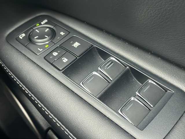 レクサス ＲＸ 450h Fスポーツ 福島県 2016(平28)年 7.2万km ホワイトノーヴァガラスフレーク レクサスセーフティセンス/・プリクラッシュセーフティ/・レーダークルーズコントロール/・車線逸脱警報装置/・アダプティブハイビーム/・コーナーセンサー/・BSM/純正ナビ/・フルセグTV/CD/DVD/BT/AUX/USB/FM/AM/・バックカメラ/・アラウンドビューモニター/ビルトインETC2.0/前後ドラレコ/・型番：ZDR048/レザーシート/・D+N席パワーシート/・シートヒーター/・エアシート/・メモリーシート/革張りステアリング/・ステアリングスイッチ/・パドルシフト/・ステアリングヒーター/サンルーフ/電動リアゲート/ヘッドアップディスプレイ/電子パーキング/・オートブレーキホールド/電動格納ミラー/・ウィンカーミラー/・オートミラー/プッシュスタート/・スマートキー/・スペアキー1本/LEDヘッドライト/・フォグランプ/・オートライト/純正フロアマット/ルーフレール