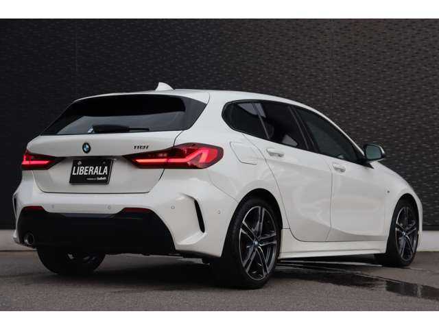 ＢＭＷ １１８ｉ Mスポーツ 大分県 2021(令3)年 2.9万km アルピンホワイトⅢ インテリジェントセーフティ/アダプティブクルーズコントロール/ブラインドスポットモニター/サンルーフ/純正ナビ/ＣａｒＰｌａｙ/Bluetooth/社外ＴＶ/ワイヤレス充電/バックカメラ/黒革/パワーシート/シートヒーター/ＬＥＤヘッドライト/オートハイビーム/純正１８インチＡＷ/ミラー一体型ＥＴＣ/純正ドライブレコーダー