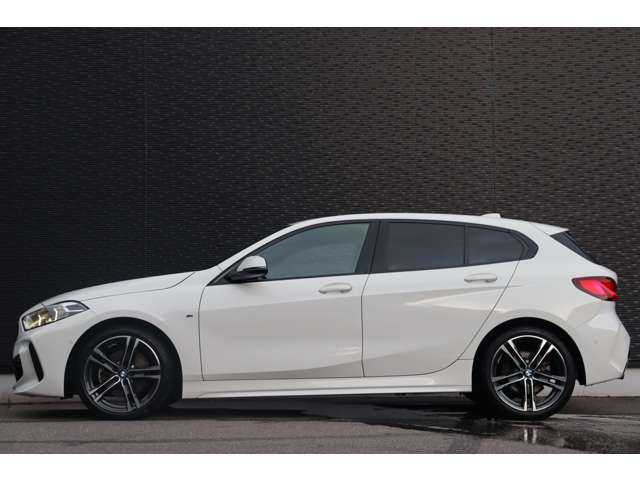 ＢＭＷ １１８ｉ Mスポーツ 大分県 2021(令3)年 2.9万km アルピンホワイトⅢ インテリジェントセーフティ/アダプティブクルーズコントロール/ブラインドスポットモニター/サンルーフ/純正ナビ/ＣａｒＰｌａｙ/Bluetooth/社外ＴＶ/ワイヤレス充電/バックカメラ/黒革/パワーシート/シートヒーター/ＬＥＤヘッドライト/オートハイビーム/純正１８インチＡＷ/ミラー一体型ＥＴＣ/純正ドライブレコーダー