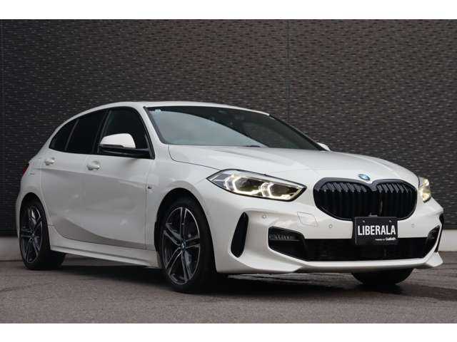 ＢＭＷ １１８ｉ Mスポーツ 大分県 2021(令3)年 2.9万km アルピンホワイトⅢ インテリジェントセーフティ/アダプティブクルーズコントロール/ブラインドスポットモニター/サンルーフ/純正ナビ/ＣａｒＰｌａｙ/Bluetooth/社外ＴＶ/ワイヤレス充電/バックカメラ/黒革/パワーシート/シートヒーター/ＬＥＤヘッドライト/オートハイビーム/純正１８インチＡＷ/ミラー一体型ＥＴＣ/純正ドライブレコーダー