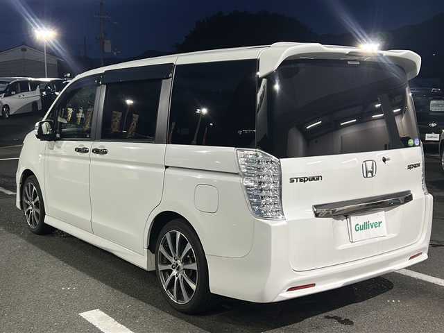 ホンダ ステップワゴン スパーダ Z クールスピリット 京都府 2013(平25)年 10.8万km ホワイトオーキッドパール 〇ワンオーナー/〇純正ナビ/〇スマートキー/〇ドライブレコーダー/〇フロアマット/両側パワースライドドア