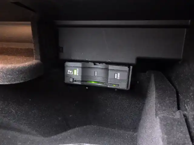 メルセデス・ベンツ Ｂ１８０ AMGライン 千葉県 2019(令1)年 4.5万km ポーラホワイト 225/45R18/アクティブブレーキアシスト/アクティブレーンキーピングアシスト/レーンチェンジアシスト/ブラインドスポットアシスト/アテンションアシスト/ディストロニック/パノラミックスライディングルーフ/ブラックレザーシート/前席パワーシート/シートヒーター/純正ナビ/地デジTV/【Bluetooth接続】/360°カメラ/ヘッドアップディスプレイ/革巻きステアリング/ステアリングスイッチ/ETC/LEDヘッドライト/ウインカーミラー/パークトロニック/純正18インチアルミホイル/サイド/カーテンエアバッグ/キーレスゴー