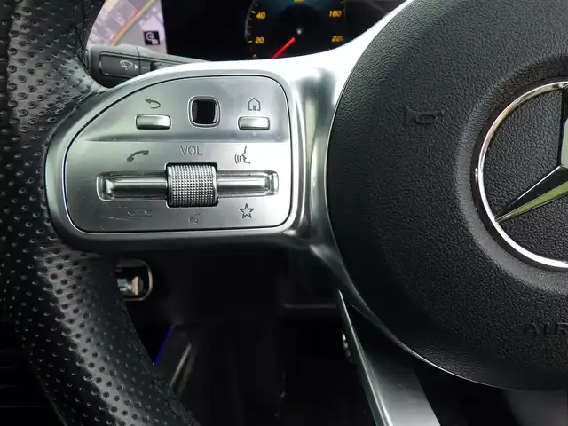 メルセデス・ベンツ Ｂ１８０ AMGライン 千葉県 2019(令1)年 4.5万km ポーラホワイト 225/45R18/アクティブブレーキアシスト/アクティブレーンキーピングアシスト/レーンチェンジアシスト/ブラインドスポットアシスト/アテンションアシスト/ディストロニック/パノラミックスライディングルーフ/ブラックレザーシート/前席パワーシート/シートヒーター/純正ナビ/地デジTV/【Bluetooth接続】/360°カメラ/ヘッドアップディスプレイ/革巻きステアリング/ステアリングスイッチ/ETC/LEDヘッドライト/ウインカーミラー/パークトロニック/純正18インチアルミホイル/サイド/カーテンエアバッグ/キーレスゴー