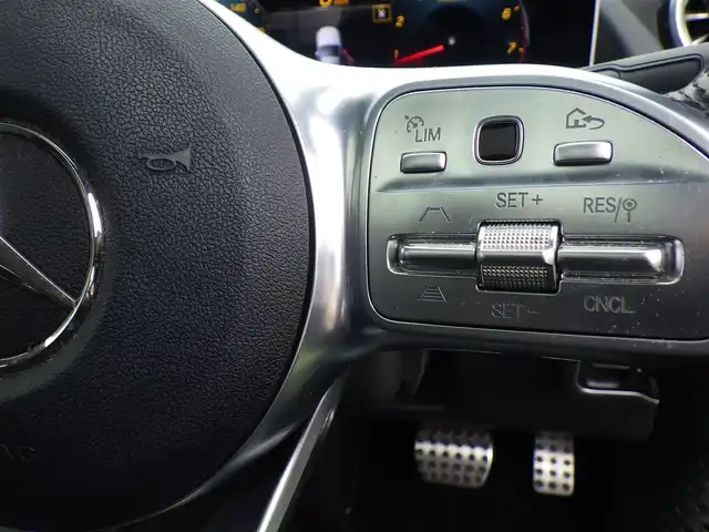 メルセデス・ベンツ Ｂ１８０ AMGライン 千葉県 2019(令1)年 4.5万km ポーラホワイト 225/45R18/アクティブブレーキアシスト/アクティブレーンキーピングアシスト/レーンチェンジアシスト/ブラインドスポットアシスト/アテンションアシスト/ディストロニック/パノラミックスライディングルーフ/ブラックレザーシート/前席パワーシート/シートヒーター/純正ナビ/地デジTV/【Bluetooth接続】/360°カメラ/ヘッドアップディスプレイ/革巻きステアリング/ステアリングスイッチ/ETC/LEDヘッドライト/ウインカーミラー/パークトロニック/純正18インチアルミホイル/サイド/カーテンエアバッグ/キーレスゴー