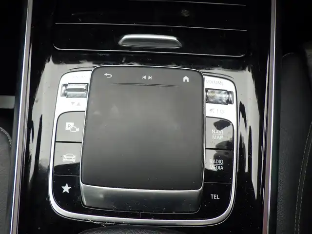 メルセデス・ベンツ Ｂ１８０ AMGライン 千葉県 2019(令1)年 4.5万km ポーラホワイト 225/45R18/アクティブブレーキアシスト/アクティブレーンキーピングアシスト/レーンチェンジアシスト/ブラインドスポットアシスト/アテンションアシスト/ディストロニック/パノラミックスライディングルーフ/ブラックレザーシート/前席パワーシート/シートヒーター/純正ナビ/地デジTV/【Bluetooth接続】/360°カメラ/ヘッドアップディスプレイ/革巻きステアリング/ステアリングスイッチ/ETC/LEDヘッドライト/ウインカーミラー/パークトロニック/純正18インチアルミホイル/サイド/カーテンエアバッグ/キーレスゴー