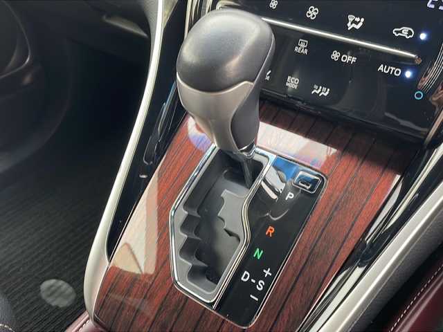 トヨタ ハリアー ハイブリッド プレミアム アドバンスドP 三重県 2015(平27)年 11.9万km ホワイトパールクリスタルシャイン 純正メーカーOPナビ/CD/DVD/フルセグTV/Bluetooth/AUX/全方位カメラ/JBLサウンド/革調シートカバー/D席パワーシート/前後ドライブレコーダー/レーンディパーチャーアラート/インテリジェントクリアランスソナー/プリクラッシュセーフティ/クルーズコントロール/パワーバックドア/純正フロアマット/ドアバイザー/プッシュスタート/純正ラゲッジマット/純正18インチアルミ