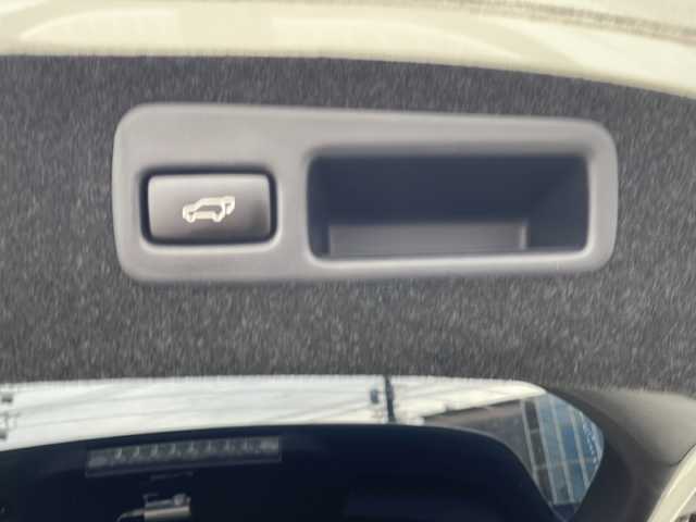 トヨタ ハリアー ハイブリッド プレミアム アドバンスドP 三重県 2015(平27)年 11.9万km ホワイトパールクリスタルシャイン 純正メーカーOPナビ/CD/DVD/フルセグTV/Bluetooth/AUX/全方位カメラ/JBLサウンド/革調シートカバー/D席パワーシート/前後ドライブレコーダー/レーンディパーチャーアラート/インテリジェントクリアランスソナー/プリクラッシュセーフティ/クルーズコントロール/パワーバックドア/純正フロアマット/ドアバイザー/プッシュスタート/純正ラゲッジマット/純正18インチアルミ