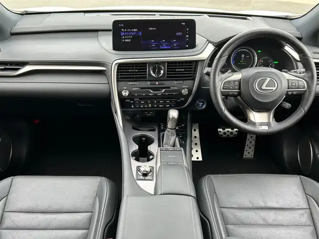 レクサス ＲＸ 450h Fスポーツ 群馬県 2022(令4)年 3.1万km ホワイトノーヴァガラスフレーク 純正メモリーナビ/（AM/FM/DISC/USB/Bluetooth/フルセグTV）/Lexus Safty System+/・プリクラッシュセーフティシステム/・レーントレーシングアシスト/・アダプティブハイビームシステム/・レーダークルーズコントロール/・ロードサインアシスト/・先行車発進告知機能/・ブラインドスポットモニター/パノラミックモニター/サンルーフ/ヘッドアップディスプレイ/Fスポ専用ステアリング/パドルシフト/ステアリングスイッチ/ステアリングヒーター/追従クルコン/ECO/NORMAL/SPORT切替/電子パーキングブレーキ/オートブレーキホールド/LEDヘッドライト/LEDフォグランプ/オートライト/オートハイビーム/オートワイパー/電格ウインカーミラー/ドアミラーヒーター/D+N席エアシート＆シートヒーター/D席シートメモリー機能付きパワーシート/純正自動防眩ミラー/純正フロアマット/純正20インチアルミ/アルミスポーツペダル/リアサンシェード/ビルトインETC2.0/バニティミラー/保証書/取扱説明書/スペアキー