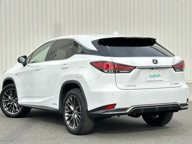 レクサス ＲＸ 450h Fスポーツ 群馬県 2022(令4)年 3.1万km ホワイトノーヴァガラスフレーク 純正メモリーナビ/（AM/FM/DISC/USB/Bluetooth/フルセグTV）/Lexus Safty System+/・プリクラッシュセーフティシステム/・レーントレーシングアシスト/・アダプティブハイビームシステム/・レーダークルーズコントロール/・ロードサインアシスト/・先行車発進告知機能/・ブラインドスポットモニター/パノラミックモニター/サンルーフ/ヘッドアップディスプレイ/Fスポ専用ステアリング/パドルシフト/ステアリングスイッチ/ステアリングヒーター/追従クルコン/ECO/NORMAL/SPORT切替/電子パーキングブレーキ/オートブレーキホールド/LEDヘッドライト/LEDフォグランプ/オートライト/オートハイビーム/オートワイパー/電格ウインカーミラー/ドアミラーヒーター/D+N席エアシート＆シートヒーター/D席シートメモリー機能付きパワーシート/純正自動防眩ミラー/純正フロアマット/純正20インチアルミ/アルミスポーツペダル/リアサンシェード/ビルトインETC2.0/バニティミラー/保証書/取扱説明書/スペアキー