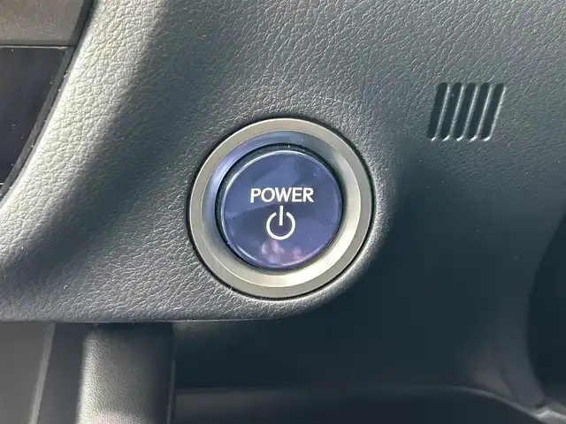 レクサス ＲＸ 450h Fスポーツ 群馬県 2022(令4)年 3.1万km ホワイトノーヴァガラスフレーク 純正メモリーナビ/（AM/FM/DISC/USB/Bluetooth/フルセグTV）/Lexus Safty System+/・プリクラッシュセーフティシステム/・レーントレーシングアシスト/・アダプティブハイビームシステム/・レーダークルーズコントロール/・ロードサインアシスト/・先行車発進告知機能/・ブラインドスポットモニター/パノラミックモニター/サンルーフ/ヘッドアップディスプレイ/Fスポ専用ステアリング/パドルシフト/ステアリングスイッチ/ステアリングヒーター/追従クルコン/ECO/NORMAL/SPORT切替/電子パーキングブレーキ/オートブレーキホールド/LEDヘッドライト/LEDフォグランプ/オートライト/オートハイビーム/オートワイパー/電格ウインカーミラー/ドアミラーヒーター/D+N席エアシート＆シートヒーター/D席シートメモリー機能付きパワーシート/純正自動防眩ミラー/純正フロアマット/純正20インチアルミ/アルミスポーツペダル/リアサンシェード/ビルトインETC2.0/バニティミラー/保証書/取扱説明書/スペアキー