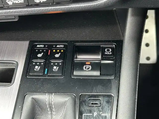 レクサス ＲＸ 450h Fスポーツ 群馬県 2022(令4)年 3.1万km ホワイトノーヴァガラスフレーク 純正メモリーナビ/（AM/FM/DISC/USB/Bluetooth/フルセグTV）/Lexus Safty System+/・プリクラッシュセーフティシステム/・レーントレーシングアシスト/・アダプティブハイビームシステム/・レーダークルーズコントロール/・ロードサインアシスト/・先行車発進告知機能/・ブラインドスポットモニター/パノラミックモニター/サンルーフ/ヘッドアップディスプレイ/Fスポ専用ステアリング/パドルシフト/ステアリングスイッチ/ステアリングヒーター/追従クルコン/ECO/NORMAL/SPORT切替/電子パーキングブレーキ/オートブレーキホールド/LEDヘッドライト/LEDフォグランプ/オートライト/オートハイビーム/オートワイパー/電格ウインカーミラー/ドアミラーヒーター/D+N席エアシート＆シートヒーター/D席シートメモリー機能付きパワーシート/純正自動防眩ミラー/純正フロアマット/純正20インチアルミ/アルミスポーツペダル/リアサンシェード/ビルトインETC2.0/バニティミラー/保証書/取扱説明書/スペアキー