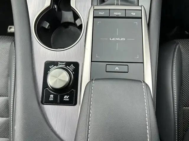 レクサス ＲＸ 450h Fスポーツ 群馬県 2022(令4)年 3.1万km ホワイトノーヴァガラスフレーク 純正メモリーナビ/（AM/FM/DISC/USB/Bluetooth/フルセグTV）/Lexus Safty System+/・プリクラッシュセーフティシステム/・レーントレーシングアシスト/・アダプティブハイビームシステム/・レーダークルーズコントロール/・ロードサインアシスト/・先行車発進告知機能/・ブラインドスポットモニター/パノラミックモニター/サンルーフ/ヘッドアップディスプレイ/Fスポ専用ステアリング/パドルシフト/ステアリングスイッチ/ステアリングヒーター/追従クルコン/ECO/NORMAL/SPORT切替/電子パーキングブレーキ/オートブレーキホールド/LEDヘッドライト/LEDフォグランプ/オートライト/オートハイビーム/オートワイパー/電格ウインカーミラー/ドアミラーヒーター/D+N席エアシート＆シートヒーター/D席シートメモリー機能付きパワーシート/純正自動防眩ミラー/純正フロアマット/純正20インチアルミ/アルミスポーツペダル/リアサンシェード/ビルトインETC2.0/バニティミラー/保証書/取扱説明書/スペアキー