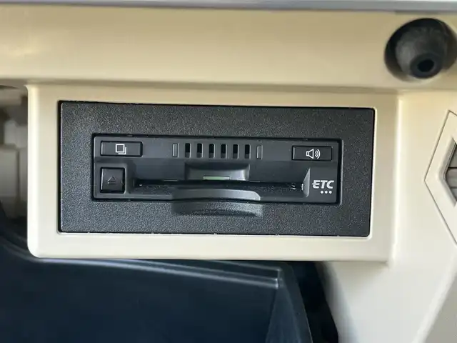 トヨタ ランドクルーザー プラド TX Lパッケージ 奈良県 2020(令2)年 2.4万km ホワイトパールクリスタルシャイン 純正９インチナビ（NSZT-Y68T）/（フルセグ／ＢＴ／ＣＤ／ＤＶＤ）/ベージュレザーシート/レーダークルーズコントロール/バックカメラ/プリクラッシュセーフティ/レーンキープアシスト/前席パワーシート/前席シートヒーター/エアーシート/LEDヘッドライト/ヘッドライトウォッシャー/ETC/純正17インチAW/保証書/取り扱い説明書/スペアキーX１