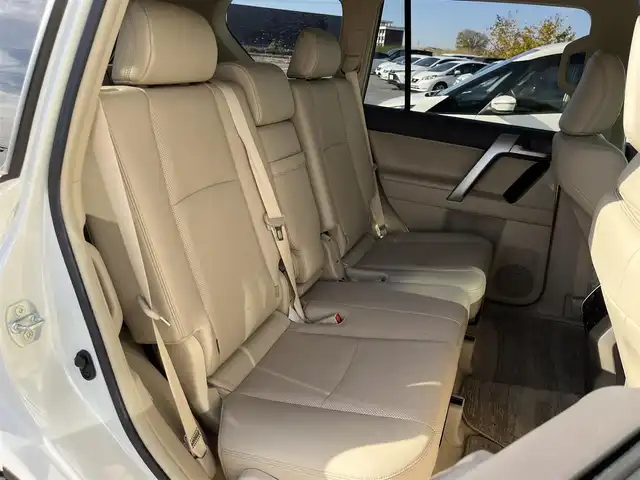 トヨタ ランドクルーザー プラド TX Lパッケージ 奈良県 2020(令2)年 2.4万km ホワイトパールクリスタルシャイン 純正９インチナビ（NSZT-Y68T）/（フルセグ／ＢＴ／ＣＤ／ＤＶＤ）/ベージュレザーシート/レーダークルーズコントロール/バックカメラ/プリクラッシュセーフティ/レーンキープアシスト/前席パワーシート/前席シートヒーター/エアーシート/LEDヘッドライト/ヘッドライトウォッシャー/ETC/純正17インチAW/保証書/取り扱い説明書/スペアキーX１