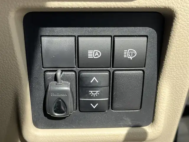 トヨタ ランドクルーザー プラド TX Lパッケージ 奈良県 2020(令2)年 2.4万km ホワイトパールクリスタルシャイン 純正９インチナビ（NSZT-Y68T）/（フルセグ／ＢＴ／ＣＤ／ＤＶＤ）/ベージュレザーシート/レーダークルーズコントロール/バックカメラ/プリクラッシュセーフティ/レーンキープアシスト/前席パワーシート/前席シートヒーター/エアーシート/LEDヘッドライト/ヘッドライトウォッシャー/ETC/純正17インチAW/保証書/取り扱い説明書/スペアキーX１