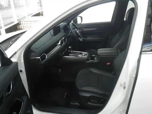 マツダ ＣＸ－８ XD ブラックトーンエディション 神奈川県 2022(令4)年 3.7万km スノーフレイクホワイトパールマイカ 4WD/メーカーOPルーフレール/メーカーOPサイドシルプロテクター/純正SDナビ　フルセグTV/（Bluetooth/USBx2/スマートフォン連携）/360°ビューモニター/クリアランスソナー/パワーバックドア/レーダークルーズ/ハーフレザーシート/前席/2列目シートヒーター/前席パワーシート（運転席メモリー付）/純正前後ドライブレコーダー/ステアリングヒーター/アドバンスドスマートシティブレーキ/ブラインドスポット/スマートブレーキサポート/レーンキープアシスト/アダプティブLEDヘッドランプ/アクティブドライビングディスプレイ/交通標識認識システム/ドライバーアテンションアラート/車線逸脱警報システム/ワイヤレス充電器/2列目3列目USB充電端子/アドバンストキーx2/リアドアサンシェード/ETC/取説書/保証書/点検記録（全てマツダディーラーで実施）/  R4/12　R5/9  R6/2/ R6/8  R7/2