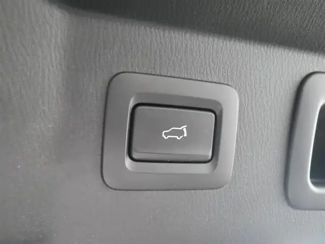 マツダ ＣＸ－８ XD ブラックトーンエディション 神奈川県 2022(令4)年 3.7万km スノーフレイクホワイトパールマイカ 4WD/メーカーOPルーフレール/メーカーOPサイドシルプロテクター/純正SDナビ　フルセグTV/（Bluetooth/USBx2/スマートフォン連携）/360°ビューモニター/クリアランスソナー/パワーバックドア/レーダークルーズ/ハーフレザーシート/前席/2列目シートヒーター/前席パワーシート（運転席メモリー付）/純正前後ドライブレコーダー/ステアリングヒーター/アドバンスドスマートシティブレーキ/ブラインドスポット/スマートブレーキサポート/レーンキープアシスト/アダプティブLEDヘッドランプ/アクティブドライビングディスプレイ/交通標識認識システム/ドライバーアテンションアラート/車線逸脱警報システム/ワイヤレス充電器/2列目3列目USB充電端子/アドバンストキーx2/リアドアサンシェード/ETC/取説書/保証書/点検記録（全てマツダディーラーで実施）/  R4/12　R5/9  R6/2/ R6/8  R7/2