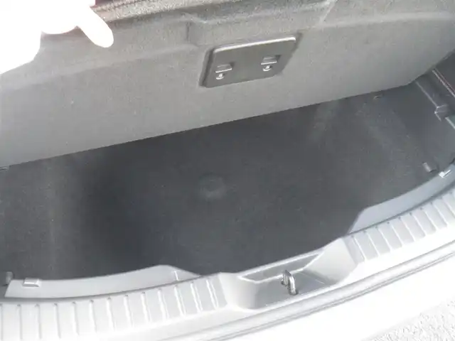 マツダ ＣＸ－８ XD ブラックトーンエディション 神奈川県 2022(令4)年 3.7万km スノーフレイクホワイトパールマイカ 4WD/メーカーOPルーフレール/メーカーOPサイドシルプロテクター/純正SDナビ　フルセグTV/（Bluetooth/USBx2/スマートフォン連携）/360°ビューモニター/クリアランスソナー/パワーバックドア/レーダークルーズ/ハーフレザーシート/前席/2列目シートヒーター/前席パワーシート（運転席メモリー付）/純正前後ドライブレコーダー/ステアリングヒーター/アドバンスドスマートシティブレーキ/ブラインドスポット/スマートブレーキサポート/レーンキープアシスト/アダプティブLEDヘッドランプ/アクティブドライビングディスプレイ/交通標識認識システム/ドライバーアテンションアラート/車線逸脱警報システム/ワイヤレス充電器/2列目3列目USB充電端子/アドバンストキーx2/リアドアサンシェード/ETC/取説書/保証書/点検記録（全てマツダディーラーで実施）/  R4/12　R5/9  R6/2/ R6/8  R7/2