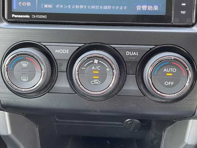 スバル フォレスター 2．0i－L アイサイト 富山県 2014(平26)年 10.1万km サテンホワイトパール (株)IDOMが運営する【じしゃロン富山店】の自社ローン専用車両になります。こちらは現金またはオートローンご利用時の価格です。自社ローンご希望の方は別途その旨お申し付け下さい/ETC/バックカメラ/ナビ/クルーズコントロール/シートヒーター/車線逸脱警報