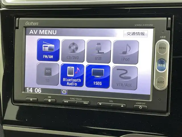 ホンダ フィット ハイブリット Sパッケージ 熊本県 2014(平26)年 8.4万km プレミアムホワイトパール 純正ナビVXM-145VSi（ＣＤ・ＤＶＤ・ワンセグ・ＢＴ・ＡＵＸ・ｉｐｏｄ・ＳＤ・ＵＳＢ）/バックカメラ　/ＥＴＣ　/クルーズコントロール　/衝突軽減ブレーキ　/横滑り防止　/ドアバイザー/パドルシフト/純正フロアマット/純正１６インチAW/オートライト　/ＬＥＤヘッドライト　/フォグライト/スマートキー/プッシュスタート