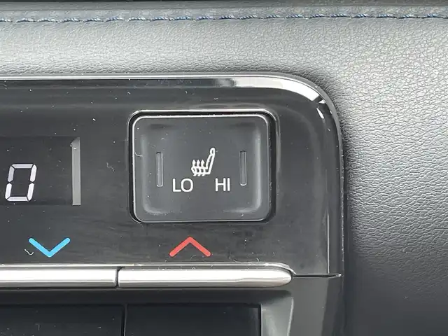トヨタ ヴォクシー S－Z 福岡県 2023(令5)年 3.7万km ホワイトパールクリスタルシャイン トヨタセーフティセンス搭載/純正10.5インチディスプレイオーディオナビ/（BT/USB/HDMI/Miracast/FM/AM）/フルセグTV/バックカメラ/ビルトインETC2.0/ステアリングスイッチ/ドライブレコーダー前後/両側パワースライドドア/シートヒーター（D＋N）/ハーフレザシート/純正フロアマット/純正アルミホイール/ドアバイザー/プッシュスタート/スマートキー/取扱説明書