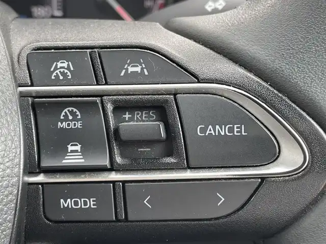 トヨタ ヴォクシー S－Z 福岡県 2023(令5)年 3.7万km ホワイトパールクリスタルシャイン トヨタセーフティセンス搭載/純正10.5インチディスプレイオーディオナビ/（BT/USB/HDMI/Miracast/FM/AM）/フルセグTV/バックカメラ/ビルトインETC2.0/ステアリングスイッチ/ドライブレコーダー前後/両側パワースライドドア/シートヒーター（D＋N）/ハーフレザシート/純正フロアマット/純正アルミホイール/ドアバイザー/プッシュスタート/スマートキー/取扱説明書