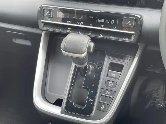 トヨタ ヴォクシー S－Z 福岡県 2023(令5)年 3.7万km ホワイトパールクリスタルシャイン トヨタセーフティセンス搭載/純正10.5インチディスプレイオーディオナビ/（BT/USB/HDMI/Miracast/FM/AM）/フルセグTV/バックカメラ/ビルトインETC2.0/ステアリングスイッチ/ドライブレコーダー前後/両側パワースライドドア/シートヒーター（D＋N）/ハーフレザシート/純正フロアマット/純正アルミホイール/ドアバイザー/プッシュスタート/スマートキー/取扱説明書